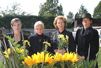 Martina Poehl, Brigitte Kren, Gabi Dohm und Adele Neuhauser in "Vier Frauen und ein Todesfall"