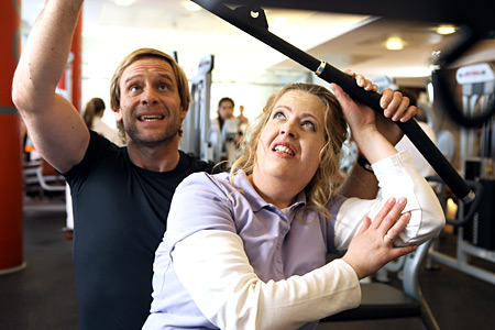 Julian Weigend und Diana Amft in "PLÖTZLICH FETT" - Regie: Holger Haase