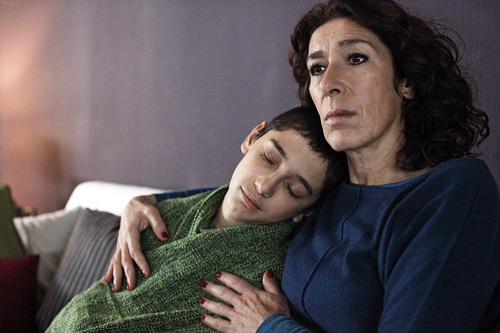 Abdülkadir Tuncer und Adele Neuhauser in "TATORT - ANGEZÄHLT" - Regie: Sabine Derflinger