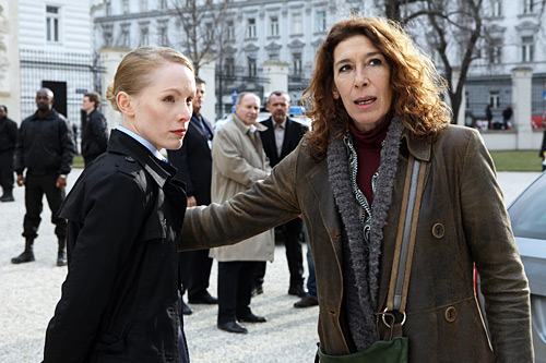 Susanne Wuest und Adele Neuhauser in "TATORT - ZWISCHEN DEN FRONTEN" - Regie: Harald Sicheritz