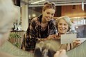 AM ANSCHLAG - DIE MACHT DER KRÄNKUNG - Lea Zoé Voss, Ulrike Willenbacher - © Monafilm/Petro Domenigg