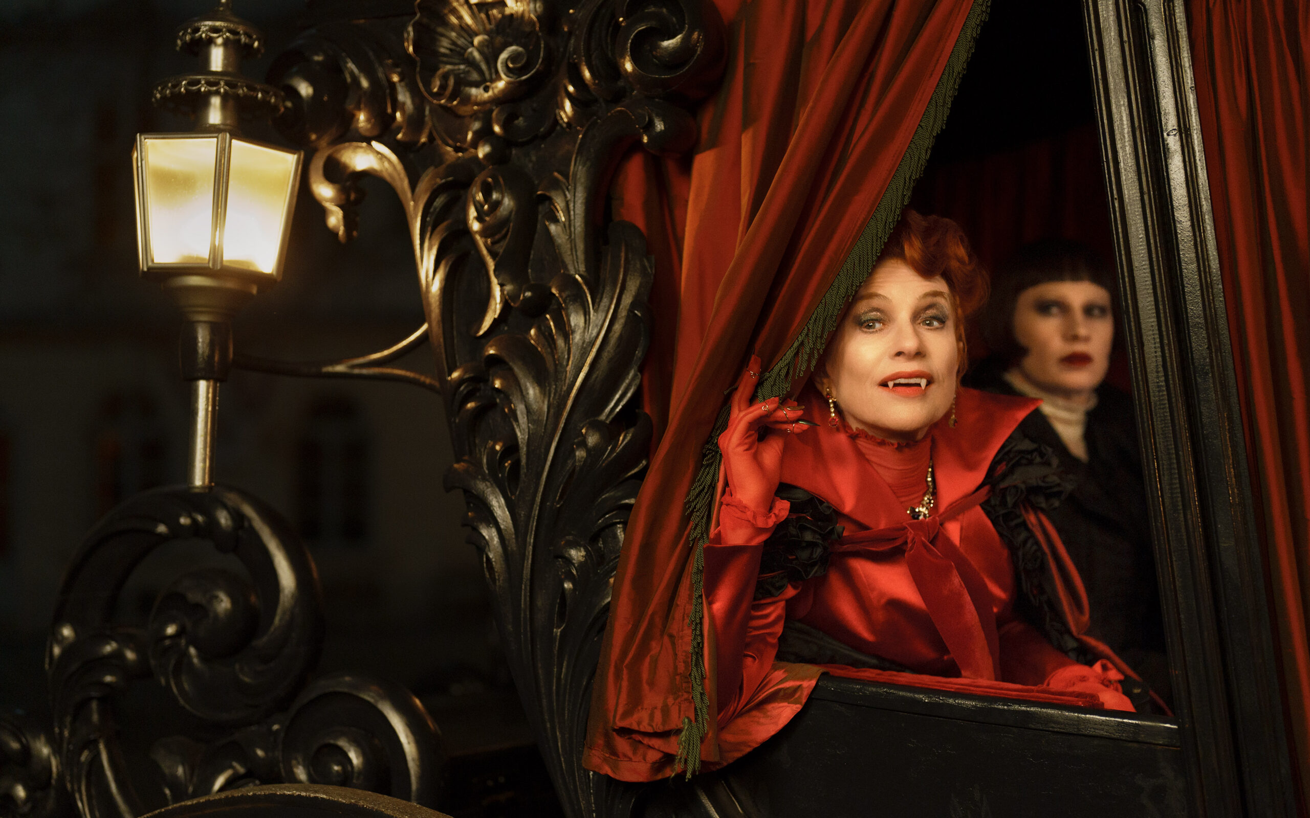 Iabelle Huppert und Birgit Minichmayr in einem Film von Ulrike Ottinger: "Die Blutgräfin" - "The Blood Contess"