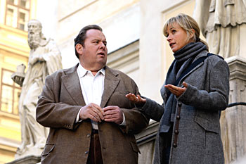 Ottfried Fischer und Katharina Abt in "Der Bulle von Tlz: Wiener Brut" - Regie Wolfgang F. Henschel