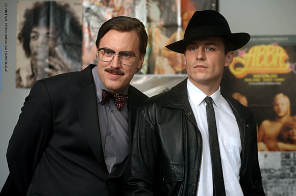 Nicholas Ofczarek und Manuel Rubey in "FALCO - VERDAMMT, WIR LEBEN NOCH!" - ein Film von Thomas Roth