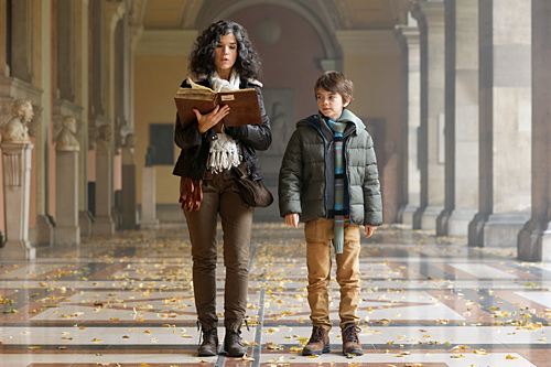Anke Engelke und Milo Parker in "GESPENSTERJÄGER / GHOSTHUNTERS - Auf eisiger Spur / On Icy Tracks" - Regie: Tobi Baumann