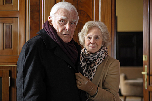 Joachim Fuchsberger und Bibiana Zeller in "LIVE IS LIFE 2 - Der Himmel soll warten" REGIE: WOLFGANG MURNBERGER